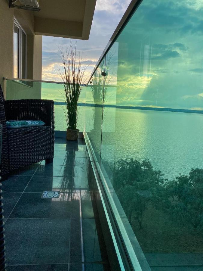 Vega Apartment By Moonlight Mamaia Extérieur photo